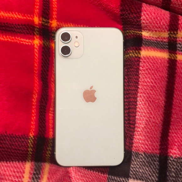 I am selling an “used/locked” iphone 12 it’s in good shape